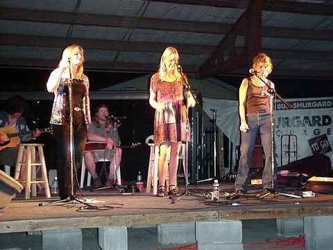 Women of Rock taking the stage - by Stefan